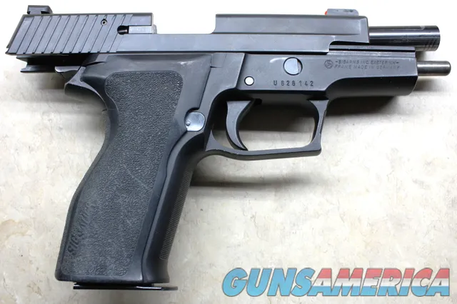 Sig Sauer P226R .40 Pistol, 2 x Mags, TruGlo Fiber Sights, CLEAN