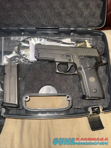 SIG Sauer P229 9mm DA/SA w/ Case & Mag