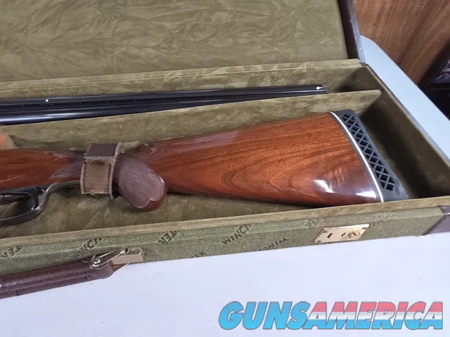 9274  Winchester model 23 XTR Pigeon Grade, 12 Gauge, 3” chambers, round knob, Mod/Full, vent rib, 28” barrels, white line bu