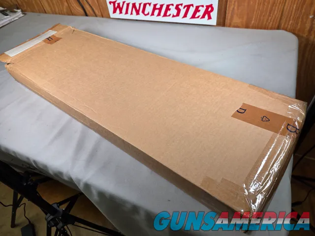 9201  Beretta 687 Silver Pigeon III, 30” barrels, 28 Gauge, 3”, NIB, 5 choke tubes, Paperwork, has the original unused kit, 1