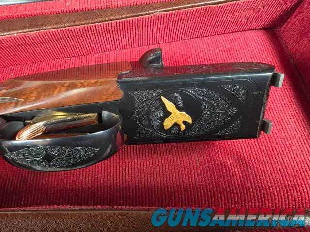9203 Winchester 23 Classic 12 Gauge, 2 ¾ and 3, 26” barrels, 14 LOP, IC/Mod fixed chokes, butt pad, Really nice dark figured 