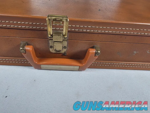 9441  Browning Hartmann shotgun case, will hold up to a 30” barrel. Side by side or over and under. 