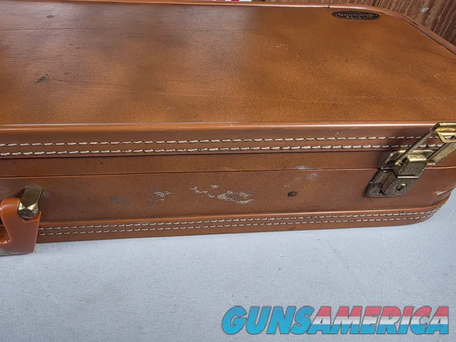 9441  Browning Hartmann shotgun case, will hold up to a 30” barrel. Side by side or over and under. 
