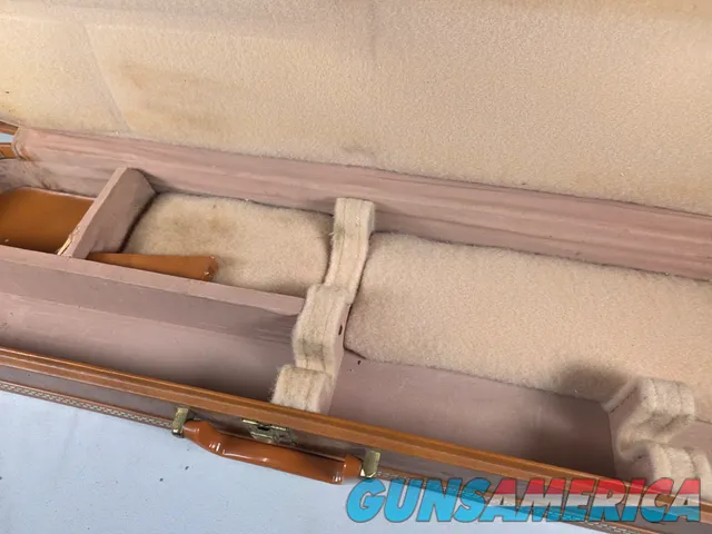 9441  Browning Hartmann shotgun case, will hold up to a 30” barrel. Side by side or over and under. 