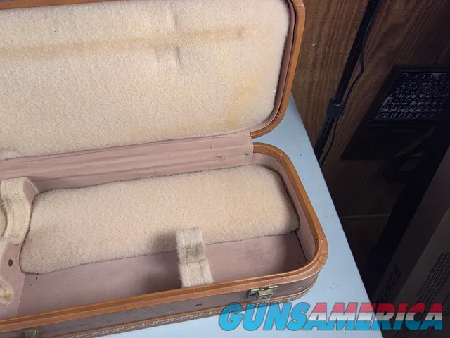 9441  Browning Hartmann shotgun case, will hold up to a 30” barrel. Side by side or over and under. 