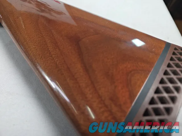 9271 Browning Citori 12 Gauge, 26” barrels, 2 2/3 and 3”, Invector chokes, IC/Mod, Browning butt pad, gold trigger, round kno