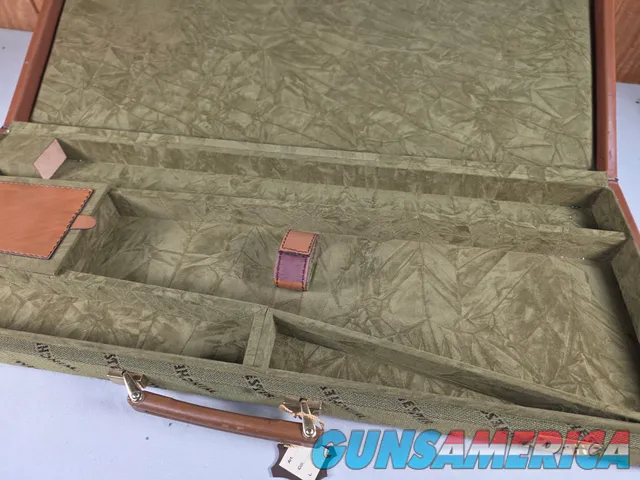 9449 Winchester Shotgun hard trunk style case. Green exterior with green interior, Has a spacing block and the original keys.