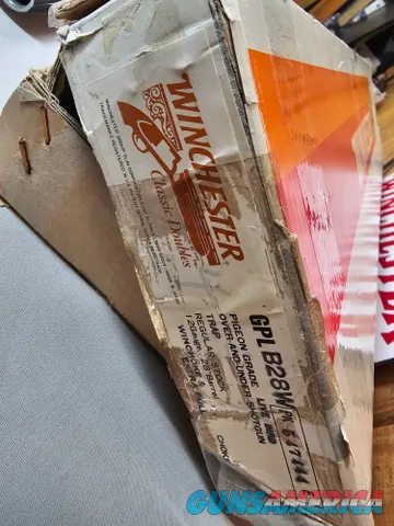 9043  Winchester Classic Doubles Pigeon Grade Live Bird, 12 Gauge, 28” barrels, Winchoke/ XFull, Pistol Grip, Butt Pad, Gold 