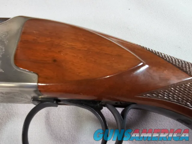 9042 Winchester 101 XTR Lightweight, 12 gauge, Winchokes comes with (IC/MOD) more are available at additional cost, pistol gr