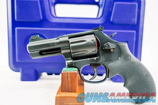 Smith and Wesson 386 Nightguard 357 Magn...