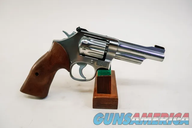 SMITH & WESSON 617 MOUNTAIN GUN 22LR 4" ...