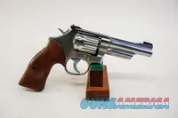 SMITH & WESSON 617 MOUNTAIN GUN 22LR 4" SS BEAR HUG GRIPS
