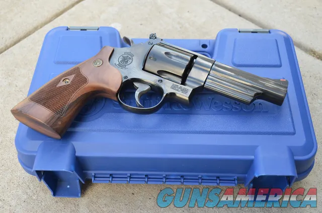 S&W Smith Wesson Model 29 Classic 44Mag Blued Walnut 4" N frame 150254