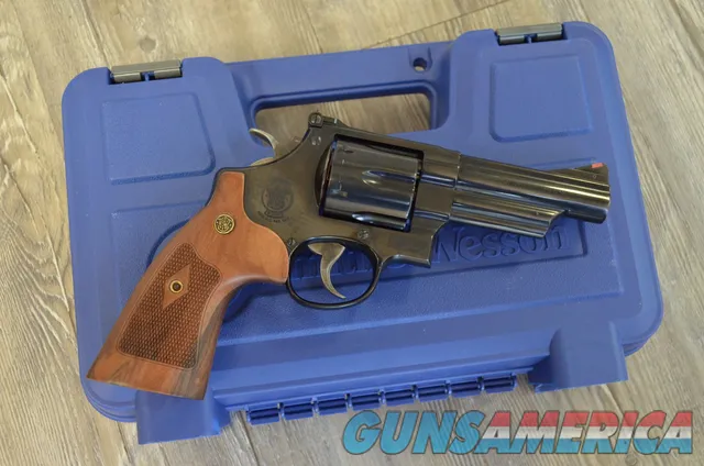 S&W Smith Wesson Model 29 Classic 44Mag Blued Walnut 4" N frame 150254