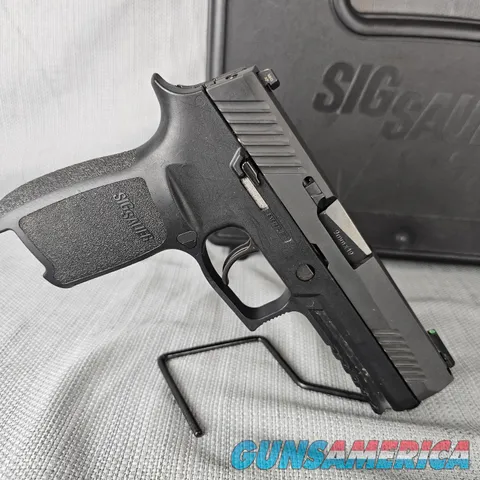 Sig Sauer P320 9mm Pistol 4.7" Barrel Full Sized 17rd Mag + Hard Case