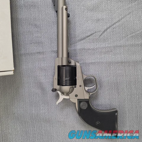 Ruger Super Wrangler 5-1/2 in 6 Shot Revolver Silver CKT .22lr & WINMAG Cyl.