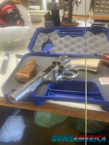 Smith & Wesson Model 64 Stainless Snubno...