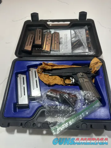 Dan Wesson Vigil 1911 9mm with 6 Magazin...