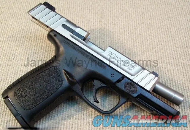 SMITH & WESSON SD40VE .40 S&W