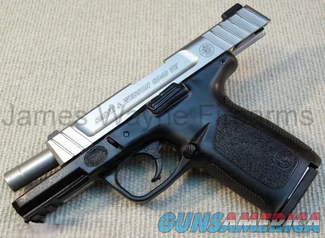 SMITH & WESSON SD40VE .40 S&W