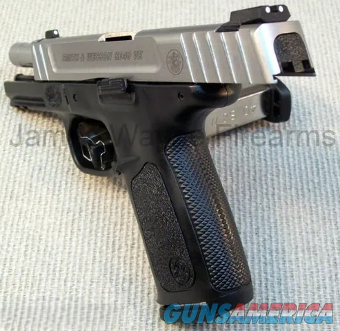 SMITH & WESSON SD40VE .40 S&W