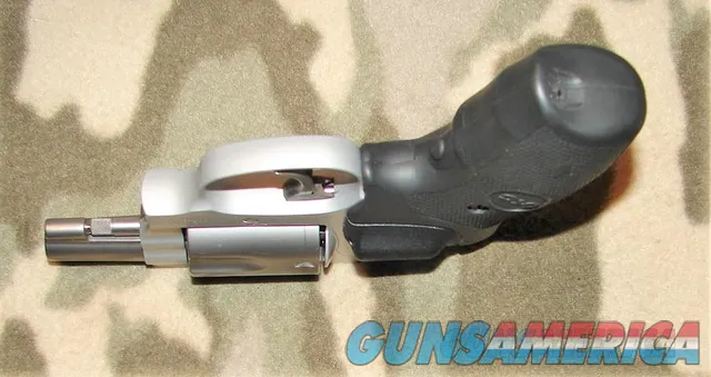 Smith & Wesson 637-2 Airweight Chiefs Special w/ Crimson Trace