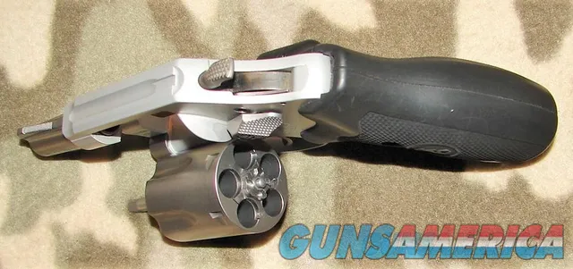 Smith & Wesson 637-2 Airweight Chiefs Special w/ Crimson Trace