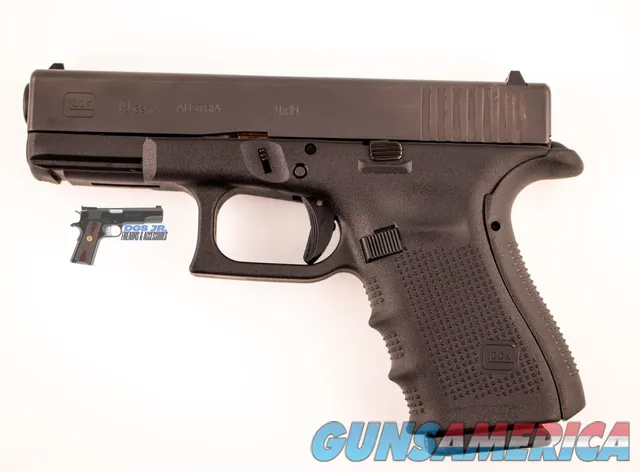 Glock 17 Gen 4 9mm – Like-New, 3 Mags, Backstraps, Hard Case