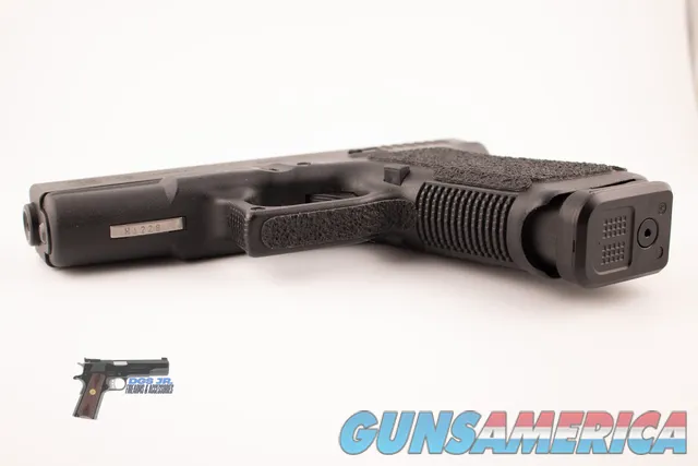 Glock 19 Gen 2 9mm Semi-Auto – Night Sights, Custom Grip Tape, Excellent