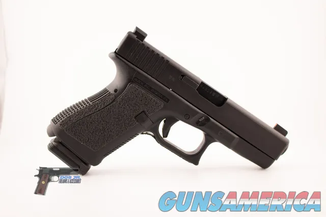 Glock 19 Gen 2 9mm Semi-Auto – Night Sights, Custom Grip Tape, Excellent