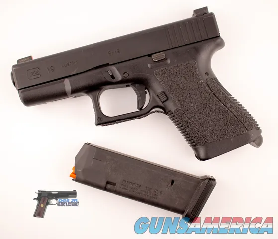 Glock 19 Gen 2 9mm Semi-Auto – Night Sights, Custom Grip Tape, Excellent