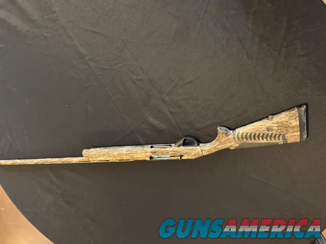 Benelli Super Black Eagle 3 20ga 28" Camo Semi-Auto comes w/ box and chokes