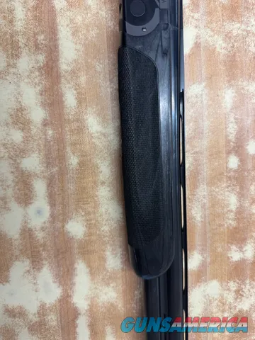 Beretta 688 12ga 32" *hardly used/ has original case and chokes* 
