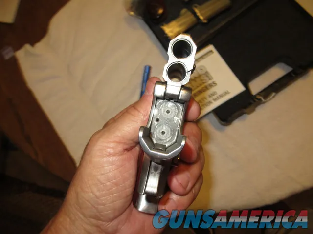 LNIB Bond Arms Mini Snake Slayer, 4 Diff Barrel Combos, 3 Diff Grip Combos, 22 LR Sleeve 