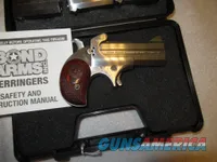LNIB Bond Arms Mini Snake Slayer, 4 Diff Barrel Combos, 3 Diff Grip Combos, 22 LR Sleeve 