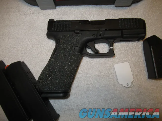 Like New Glock 45, 9mm, Talon Grip, 3 17rnd Mags, 4" Barrel, Glock MOS Adapter Set