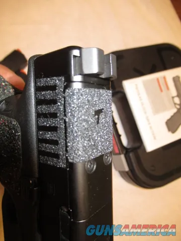 Like New Glock 45, 9mm, Talon Grip, 3 17rnd Mags, 4" Barrel, Glock MOS Adapter Set
