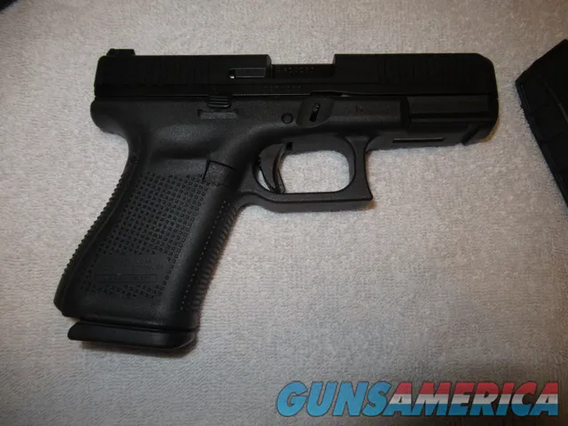 Like New Glock G44, 22lr, 4" Barrel, 3 10rnd Mags, Extra Backstraps