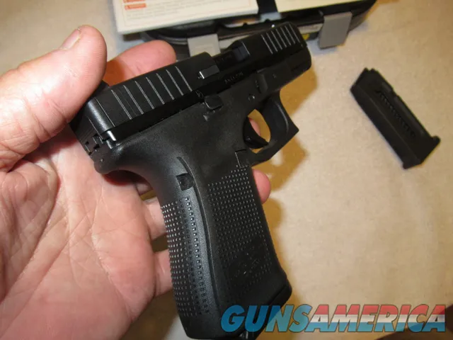Like New Glock G44, 22lr, 4" Barrel, 3 10rnd Mags, Extra Backstraps