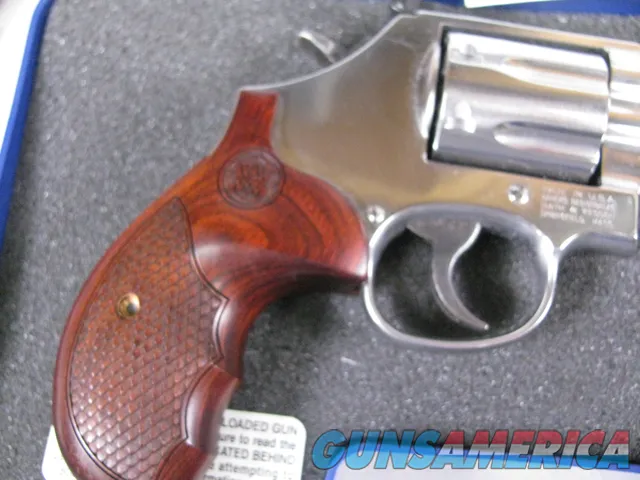 8045 Smith and Wesson Model 686 plus Deluxe 357 Magnum,