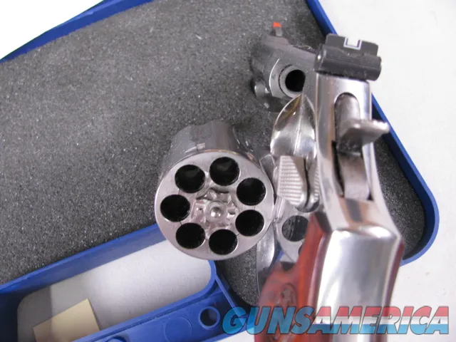 8045 Smith and Wesson Model 686 plus Deluxe 357 Magnum,