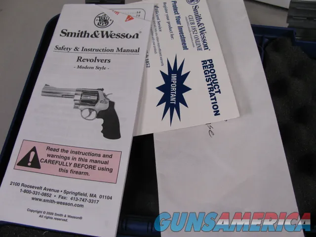 8045 Smith and Wesson Model 686 plus Deluxe 357 Magnum,