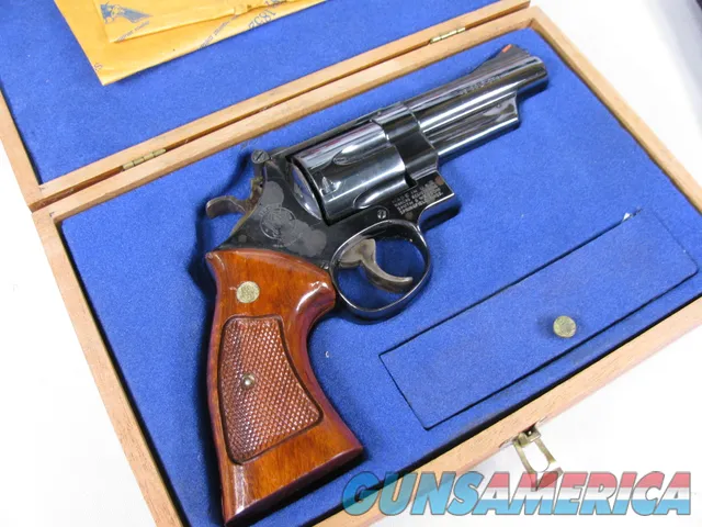 7943  Smith and Wesson  25-5, 45 Long Colt, Goncalo Alves Grips, Blue Finis