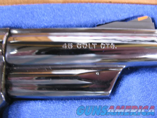7943  Smith and Wesson  25-5, 45 Long Colt, Goncalo Alves Grips, Blue Finis