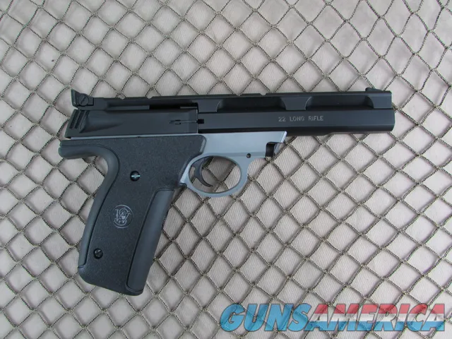 Smith & Wesson S&W 22A-1 22 LR w/ box # UBM2201