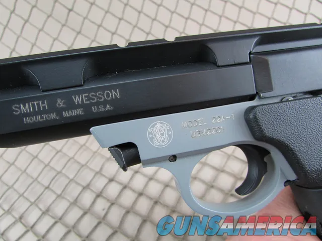 Smith & Wesson S&W 22A-1 22 LR w/ box # UBM2201