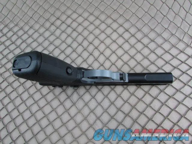 Smith & Wesson S&W 22A-1 22 LR w/ box # UBM2201