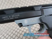 Smith & Wesson S&W 22A-1 22 LR w/ box # UBM2201