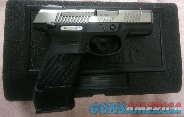 Ruger SR40c .40 S&W Compact Pistol with Case