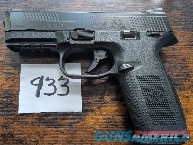 FN FNS-40 .40 S&W Striker-Fired Pist...